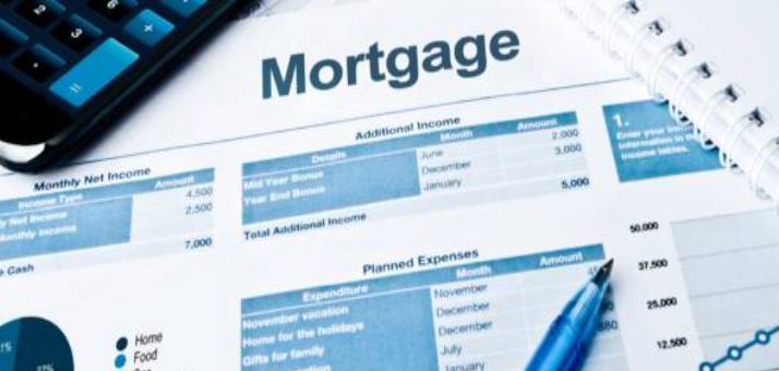 Mortgage planning worksheet with a calculator, monthly income breakdown, and planned expenses.