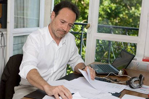 Man reviewing Florida seller’s property disclosure paperwork at home in Citrus County